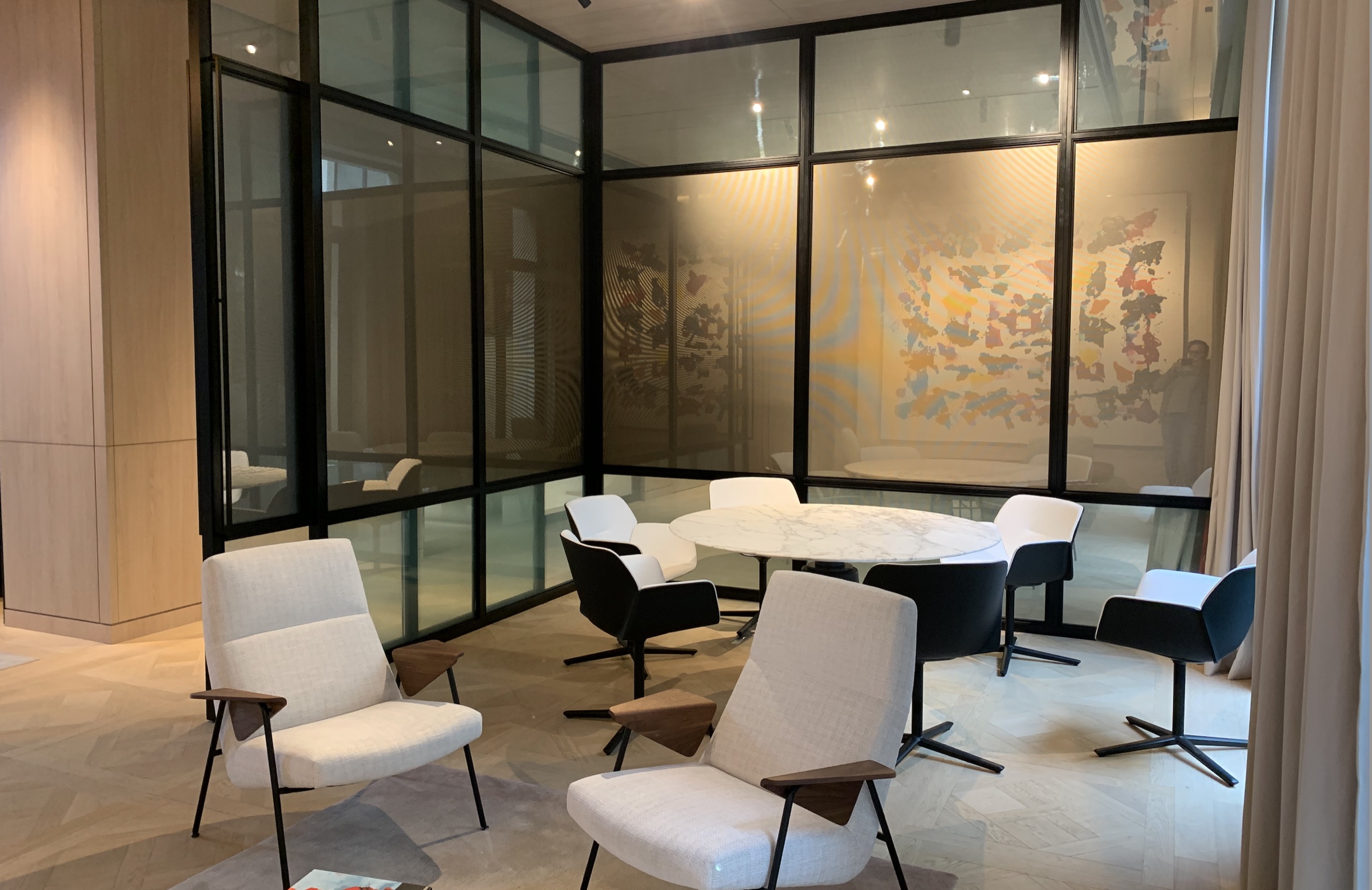 RDC Immeuble Kreks,, 38 cours Albert 1er Paris, Architectes Wilmotte & Associés, Menuiseries acier Jansen conçues par BBDK Edition.